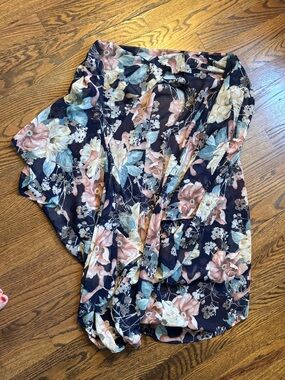 1.4.3. Story by Line Up Black Floral Wrap Top